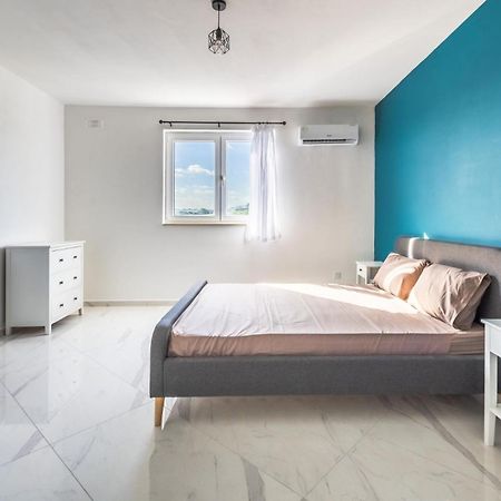 Sunset Bliss Luxury Apartment Сент-Полс-Бей Экстерьер фото